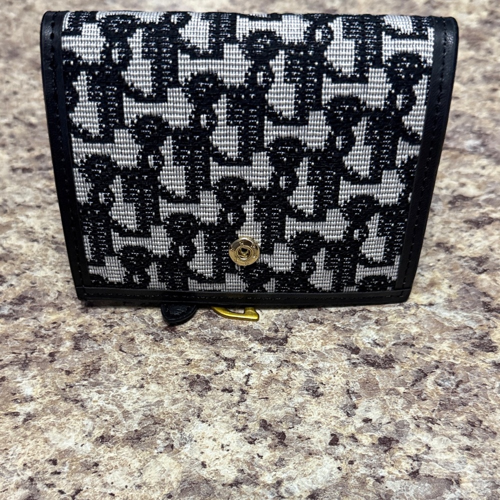 New Designer-Inspired Monogram Wallet w/ Gold “D” Accent – Never Used! - Picture 6 of 11